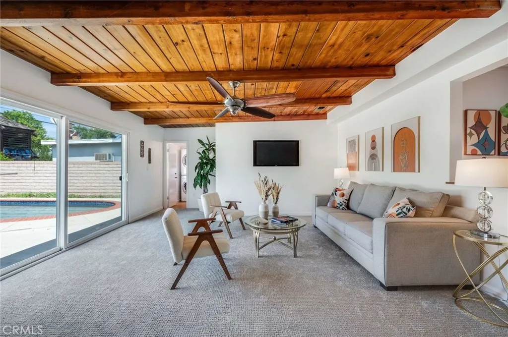 6901 Bertrand Avenue, Reseda, California 91335 home-pic-9