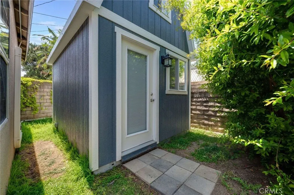 6901 Bertrand Avenue, Reseda, California 91335 home-pic-26