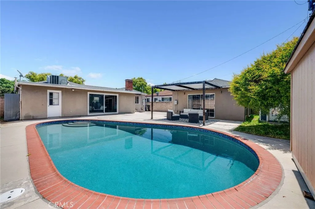6901 Bertrand Avenue, Reseda, California 91335 home-pic-22