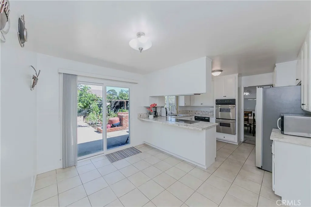 2401 El Portal Way, Oxnard, California 93035 home-pic-19