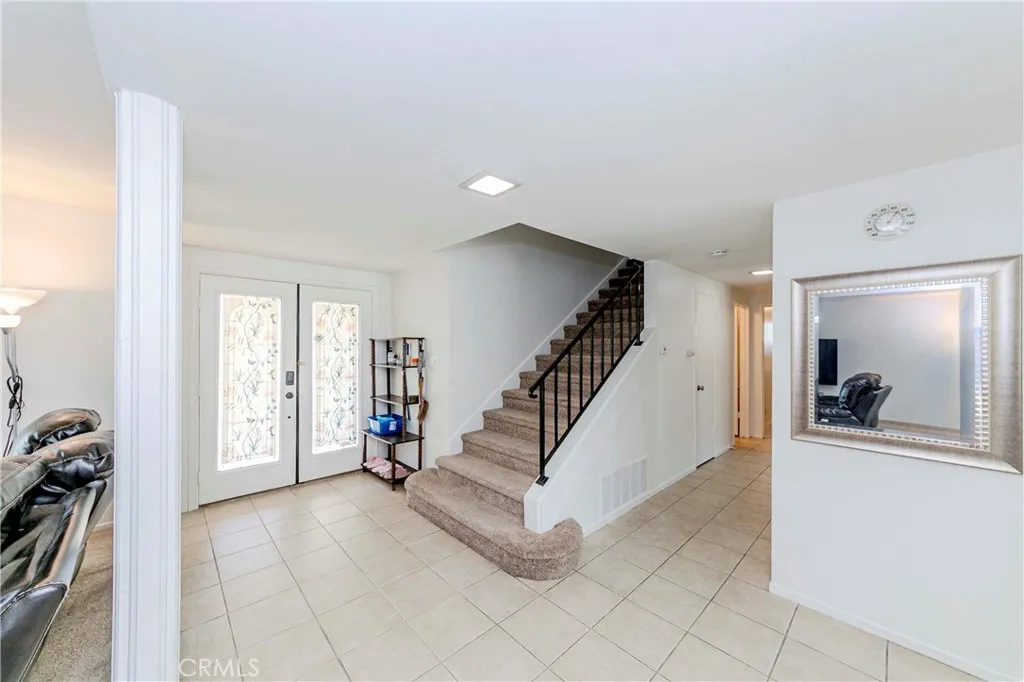 2401 El Portal Way, Oxnard, California 93035 home-pic-11