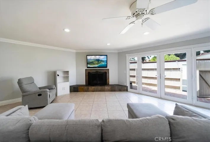 465 E 1st Street, Tustin, California 92780