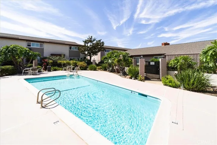 465 E 1st Street, Tustin, California 92780