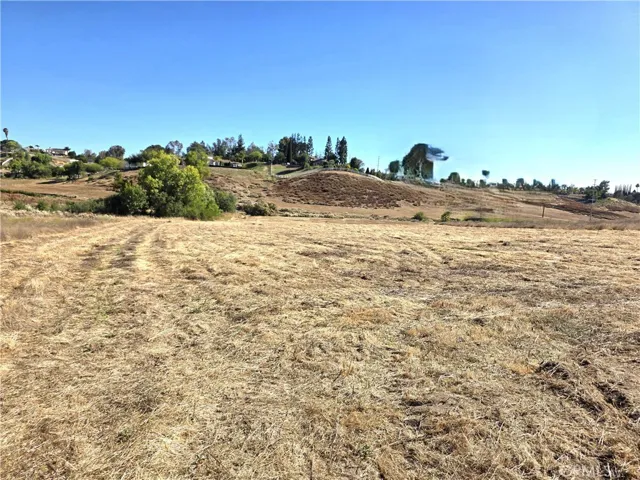 30925 Nicolas Road, Temecula, California 92591