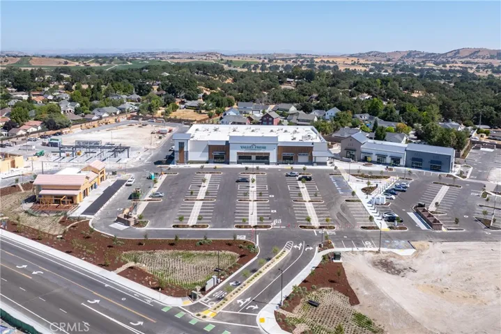 New Valley Fresh shopping center in close proximity!