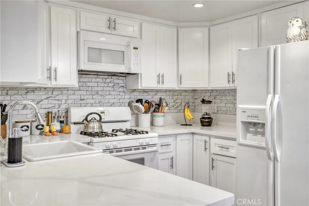 15155 Sherman Way 14, Van Nuys, California 91405 home-pic-13