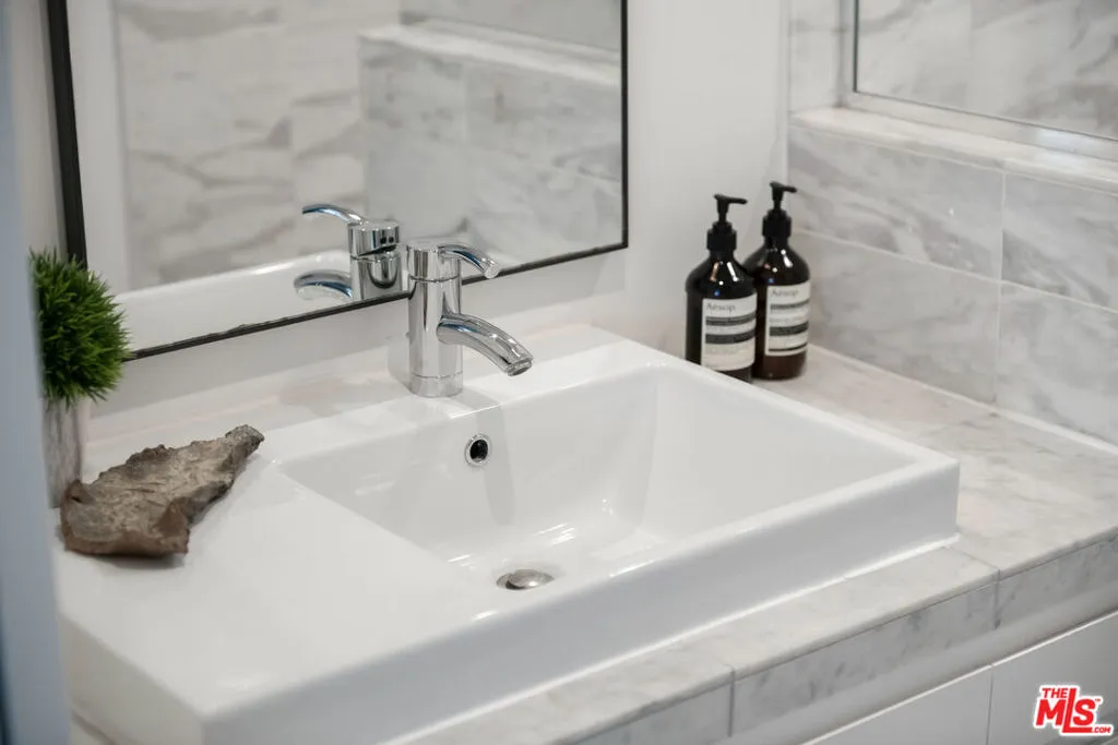 9648 Yoakum Drive, Beverly Hills, California 90210 home-pic-32