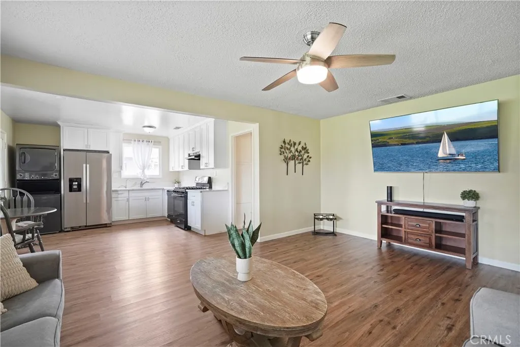 44325 3rd Street E, Lancaster, California 93535 home-pic-1