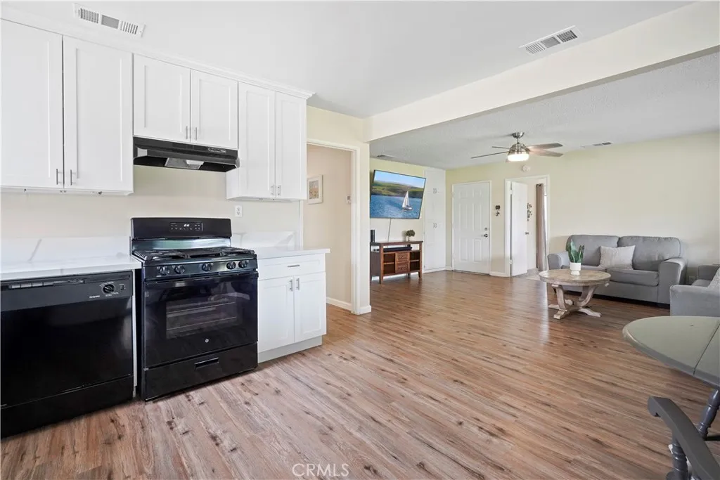 44325 3rd Street E, Lancaster, California 93535 home-pic-6