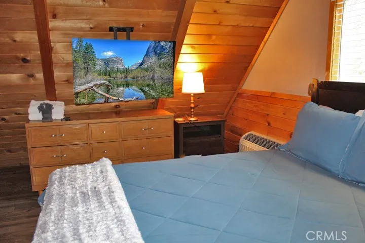 556 Villa Grove Avenue, Big Bear City, California 92314 home-pic-15