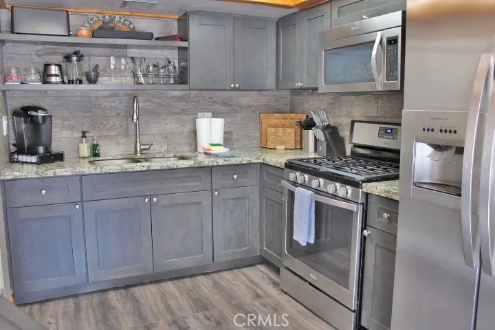 556 Villa Grove Avenue, Big Bear City, California 92314 home-pic-8