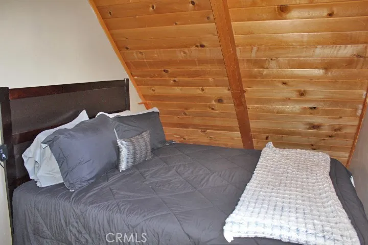 556 Villa Grove Avenue, Big Bear City, California 92314 home-pic-17