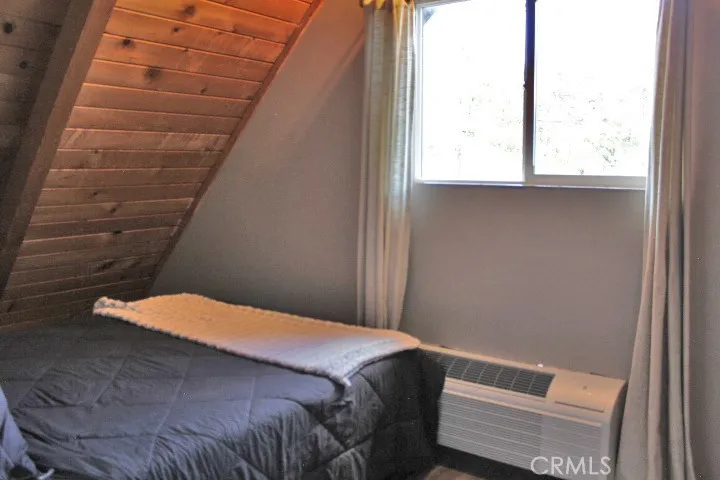 556 Villa Grove Avenue, Big Bear City, California 92314 home-pic-28