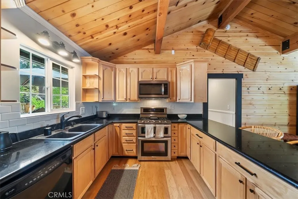 39934 Forest Road, Big Bear Lake, California 92315 home-pic-19