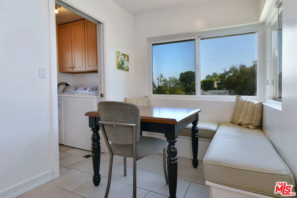 3421 Castlewoods Place, Sherman Oaks, California 91403 home-pic-19