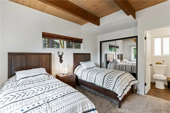 698 W Victoria Court, Lake Arrowhead, California 92352