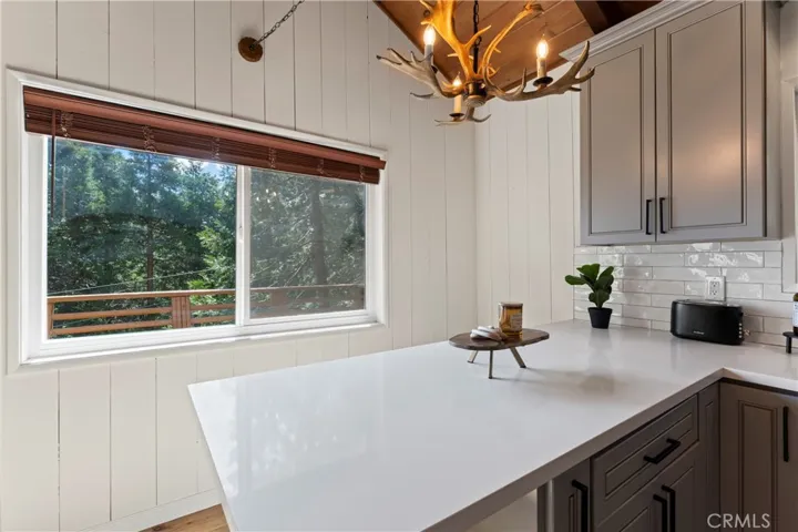 698 W Victoria Court, Lake Arrowhead, California 92352