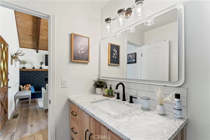 698 W Victoria Court, Lake Arrowhead, California 92352