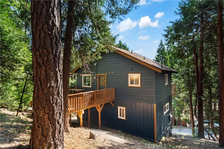 698 W Victoria Court, Lake Arrowhead, California 92352