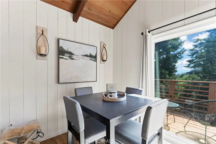 698 W Victoria Court, Lake Arrowhead, California 92352