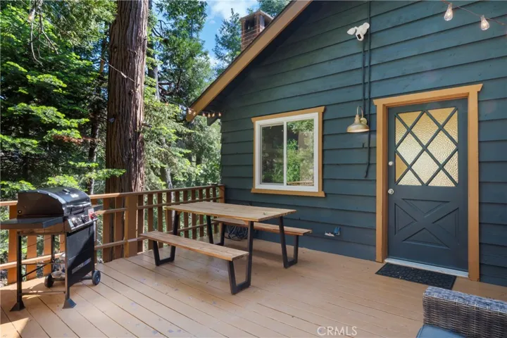 698 W Victoria Court, Lake Arrowhead, California 92352