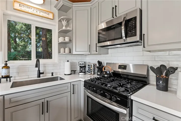 698 W Victoria Court, Lake Arrowhead, California 92352