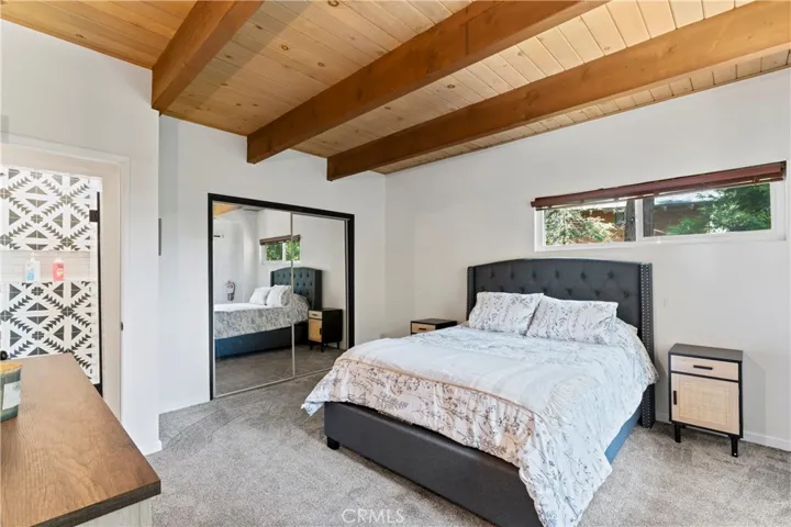 698 W Victoria Court, Lake Arrowhead, California 92352