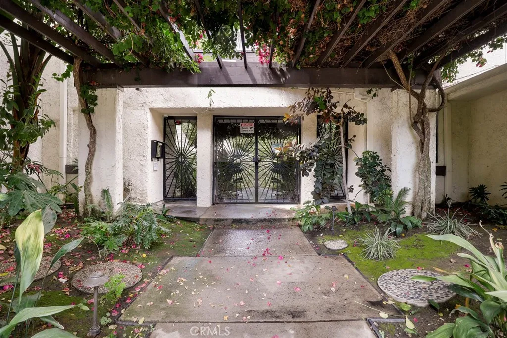 4321 Matilija Avenue 1, Sherman Oaks, California 91423 home-pic-2