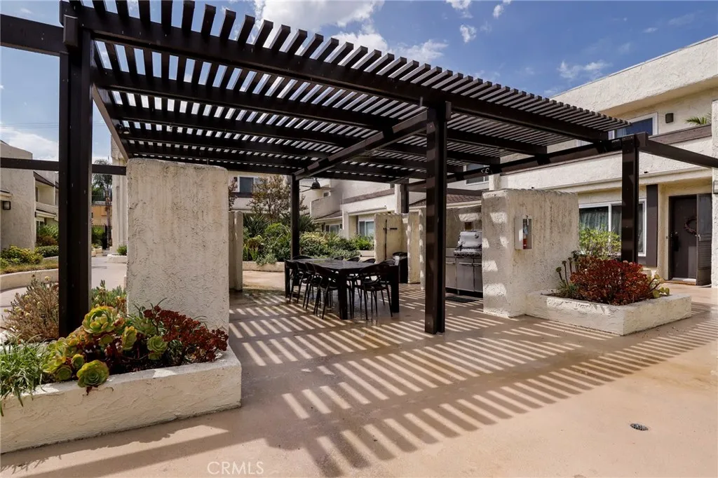 4321 Matilija Avenue 1, Sherman Oaks, California 91423 home-pic-38