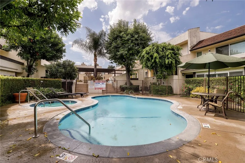 4321 Matilija Avenue 1, Sherman Oaks, California 91423 home-pic-1