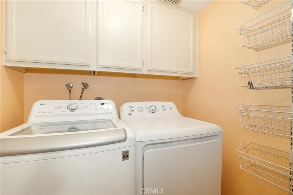4321 Matilija Avenue 1, Sherman Oaks, California 91423 home-pic-32