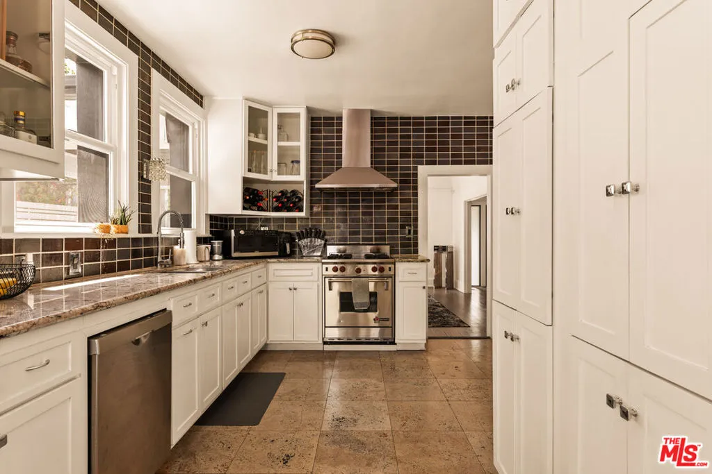 564 N Normandie Avenue, Los Angeles, California 90004 home-pic-8