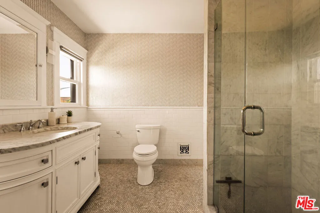 564 N Normandie Avenue, Los Angeles, California 90004 home-pic-18