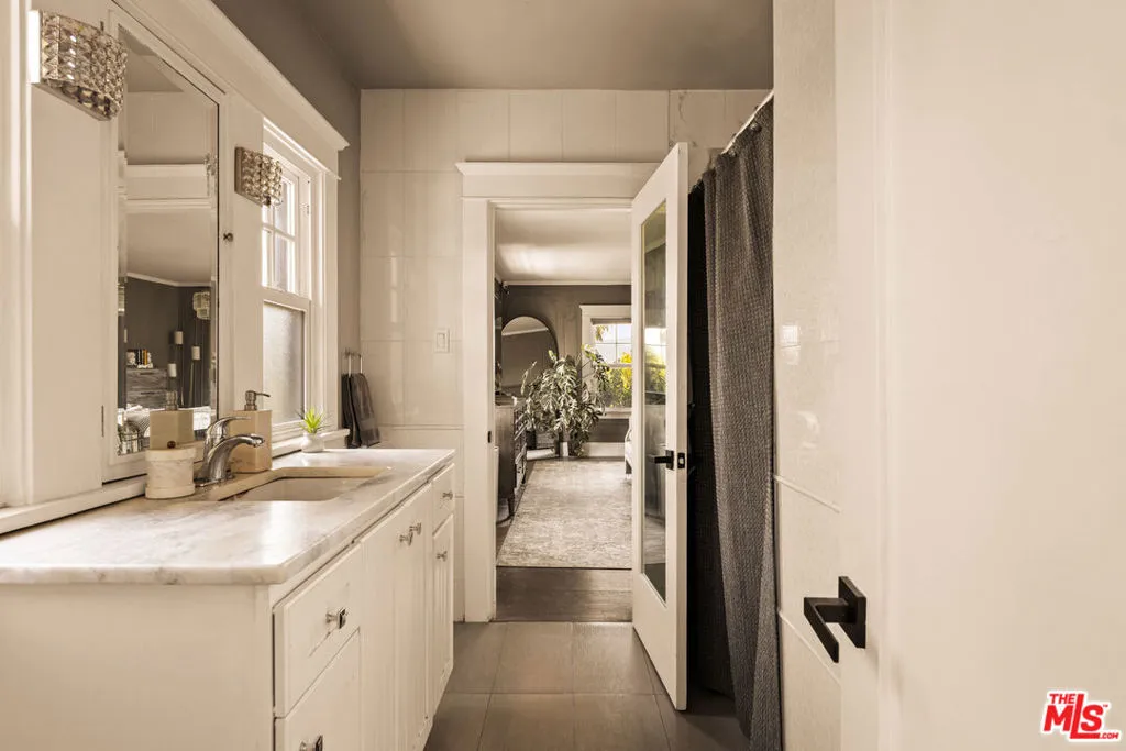 564 N Normandie Avenue, Los Angeles, California 90004 home-pic-20