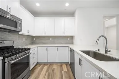 502 Trailblaze, Irvine, California 92618