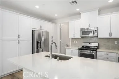 502 Trailblaze, Irvine, California 92618