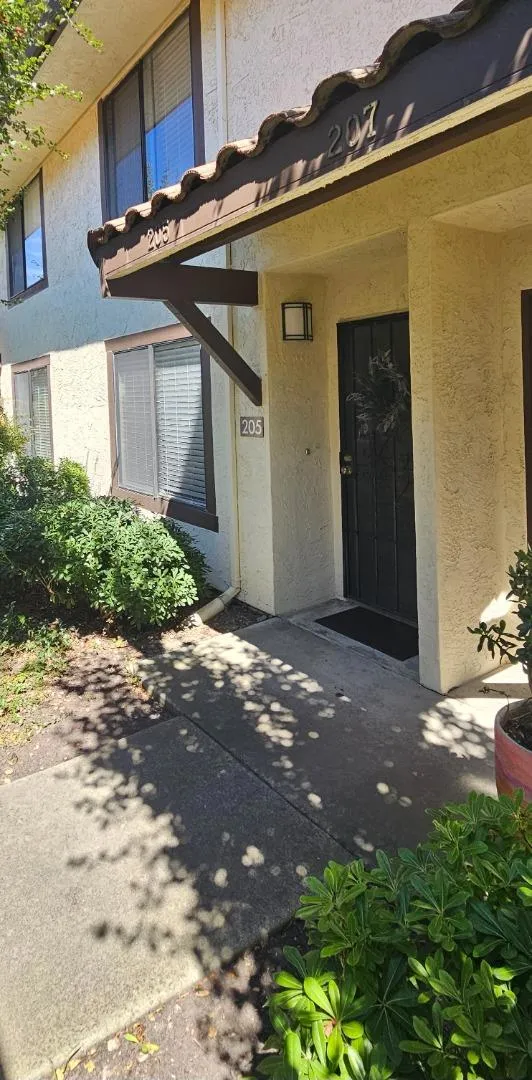 205 Del Valle Circle, El Sobrante, California 94803 home-pic-3