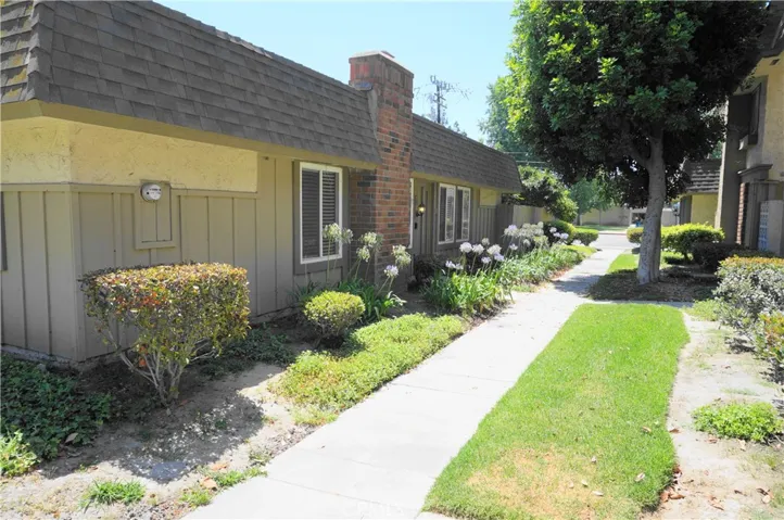 2015 E Saddlewood Lane, Anaheim, California 92806