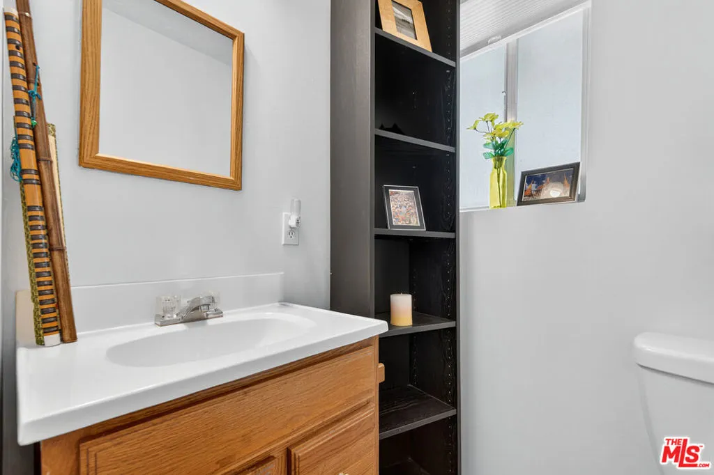 1701 N Buena Vista Street, Burbank, California 91505 home-pic-22