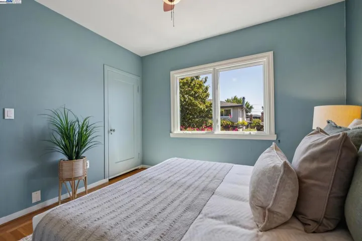 1336 Fernside, Alameda, California 94501-0000