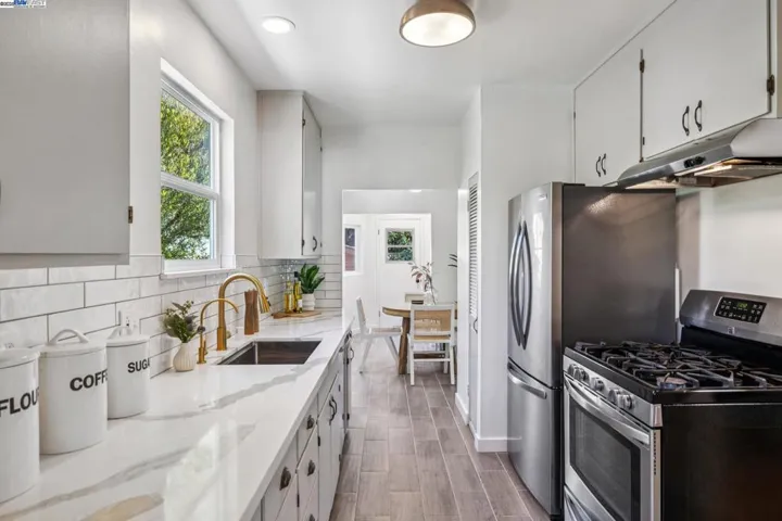 1336 Fernside, Alameda, California 94501-0000