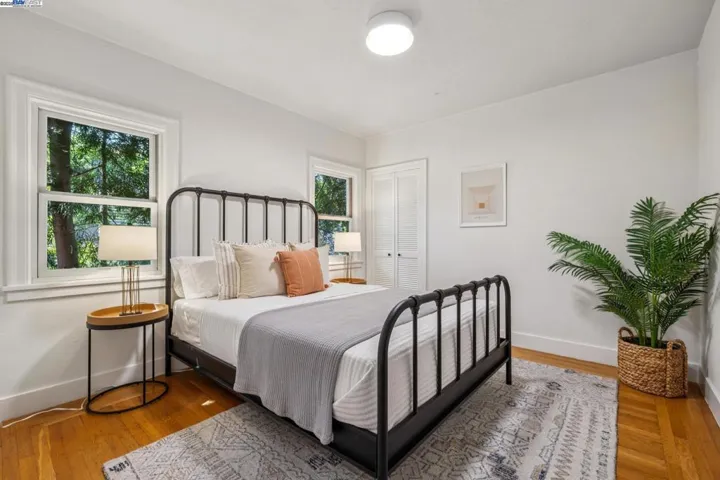 1336 Fernside, Alameda, California 94501-0000