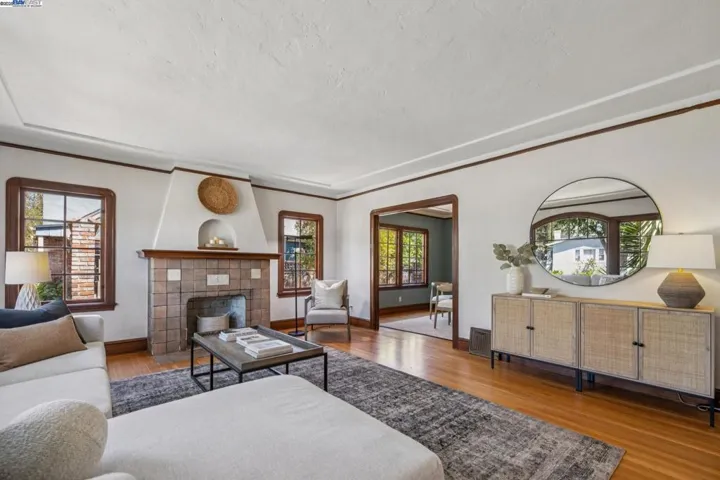 1336 Fernside, Alameda, California 94501-0000