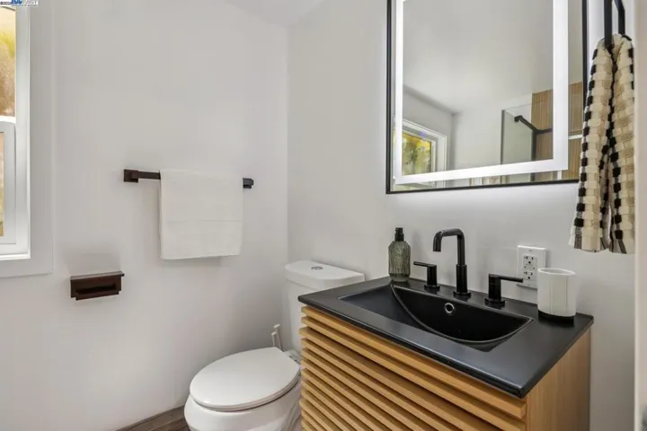 1336 Fernside, Alameda, California 94501-0000