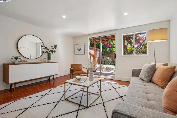 1336 Fernside, Alameda, California 94501-0000