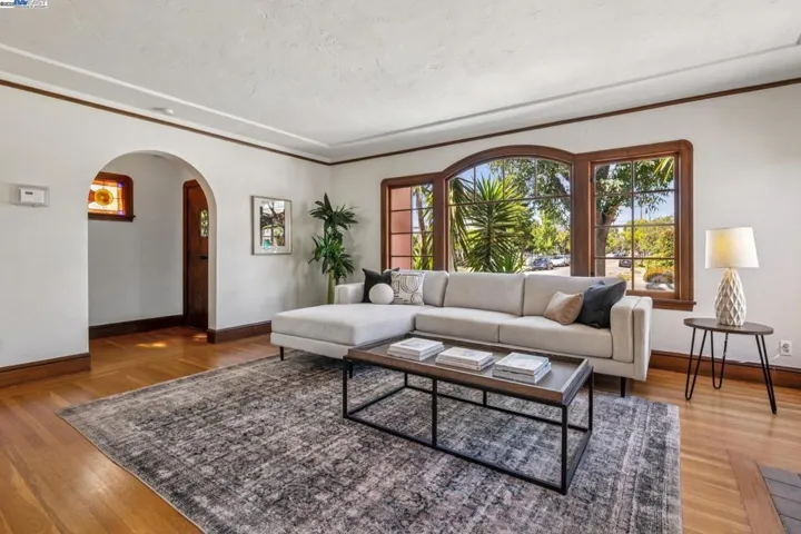 1336 Fernside, Alameda, California 94501-0000