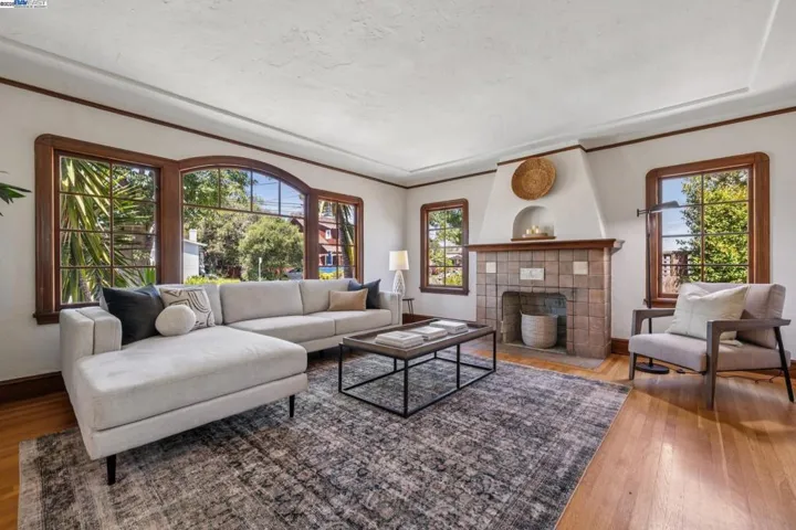 1336 Fernside, Alameda, California 94501-0000