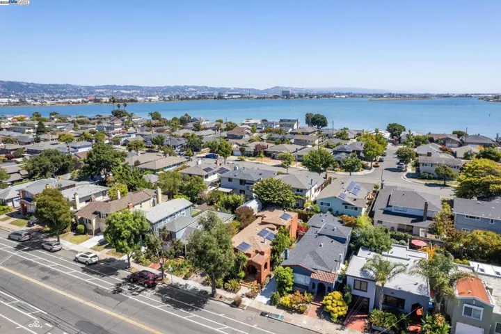 1336 Fernside, Alameda, California 94501-0000