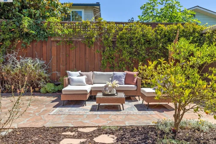 1336 Fernside, Alameda, California 94501-0000