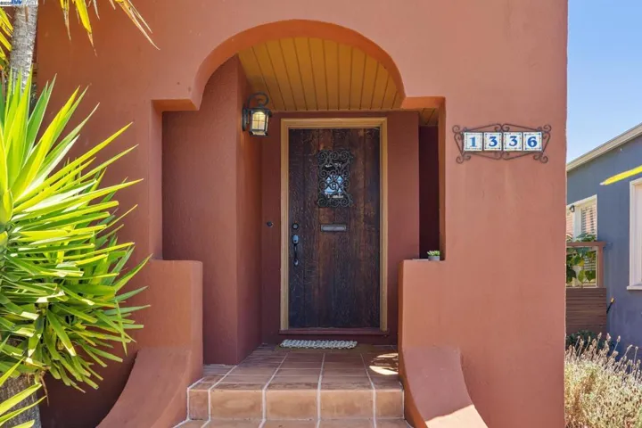 1336 Fernside, Alameda, California 94501-0000